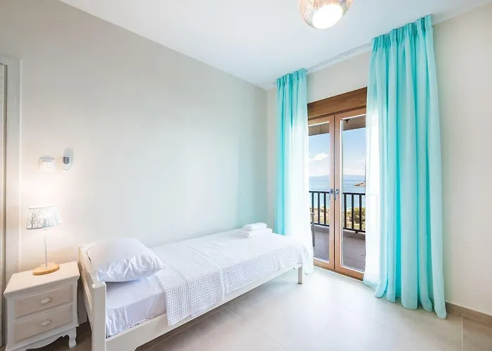 Apartment Nereus & Oceanus Beachfront Apartments, Lagonisi #feelslikehome Ormos Panagias