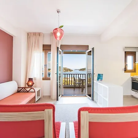 Nereus & Oceanus Beachfront Apartments, Lagonisi #feelslikehome Апартаменты