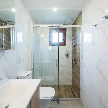 Nereus & Oceanus Beachfront Apartments, Lagonisi #feelslikehome Διαμέρισμα
