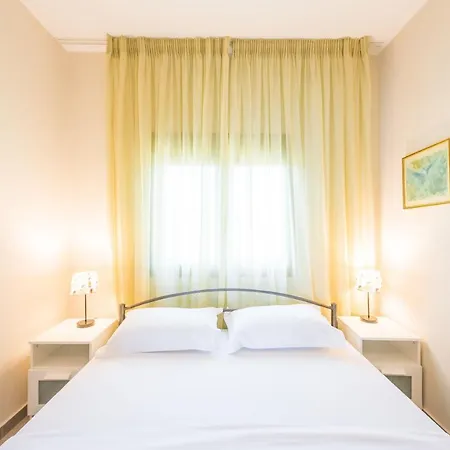 Nereus & Oceanus Beachfront Apartments, Lagonisi #feelslikehome Апартаменты