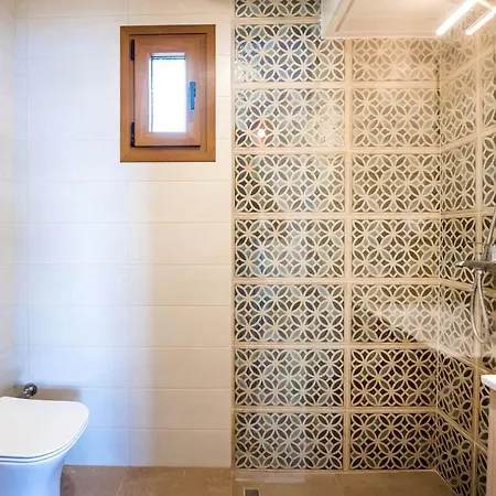 Nereus & Oceanus Beachfront Apartments, Lagonisi #feelslikehome Апартаменты