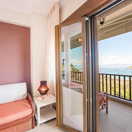 Nereus & Oceanus Beachfront Apartments, Lagonisi #feelslikehome דירה אורמוס פנגיאס