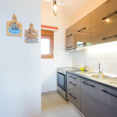 Nereus & Oceanus Beachfront Apartments, Lagonisi #feelslikehome אורמוס פנגיאס