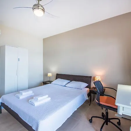 Nereus & Oceanus Beachfront Apartments, Lagonisi #feelslikehome אורמוס פנגיאס