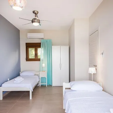 Nereus & Oceanus Beachfront Apartments, Lagonisi #feelslikehome אורמוס פנגיאס