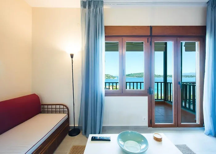 Nereus & Oceanus Beachfront Apartments, Lagonisi #feelslikehome Ormos Panagias